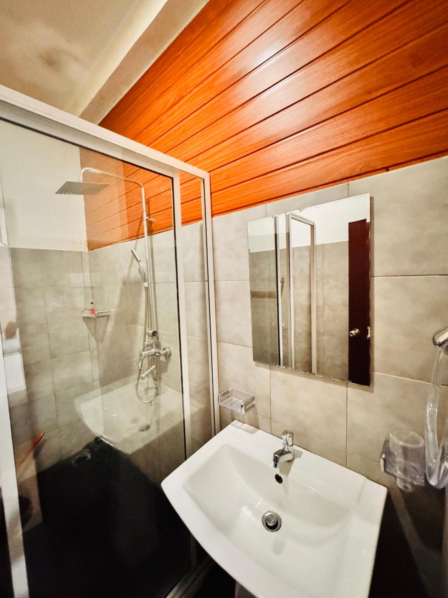 Katunayaka Airport Transit Kings Hotel מראה חיצוני תמונה