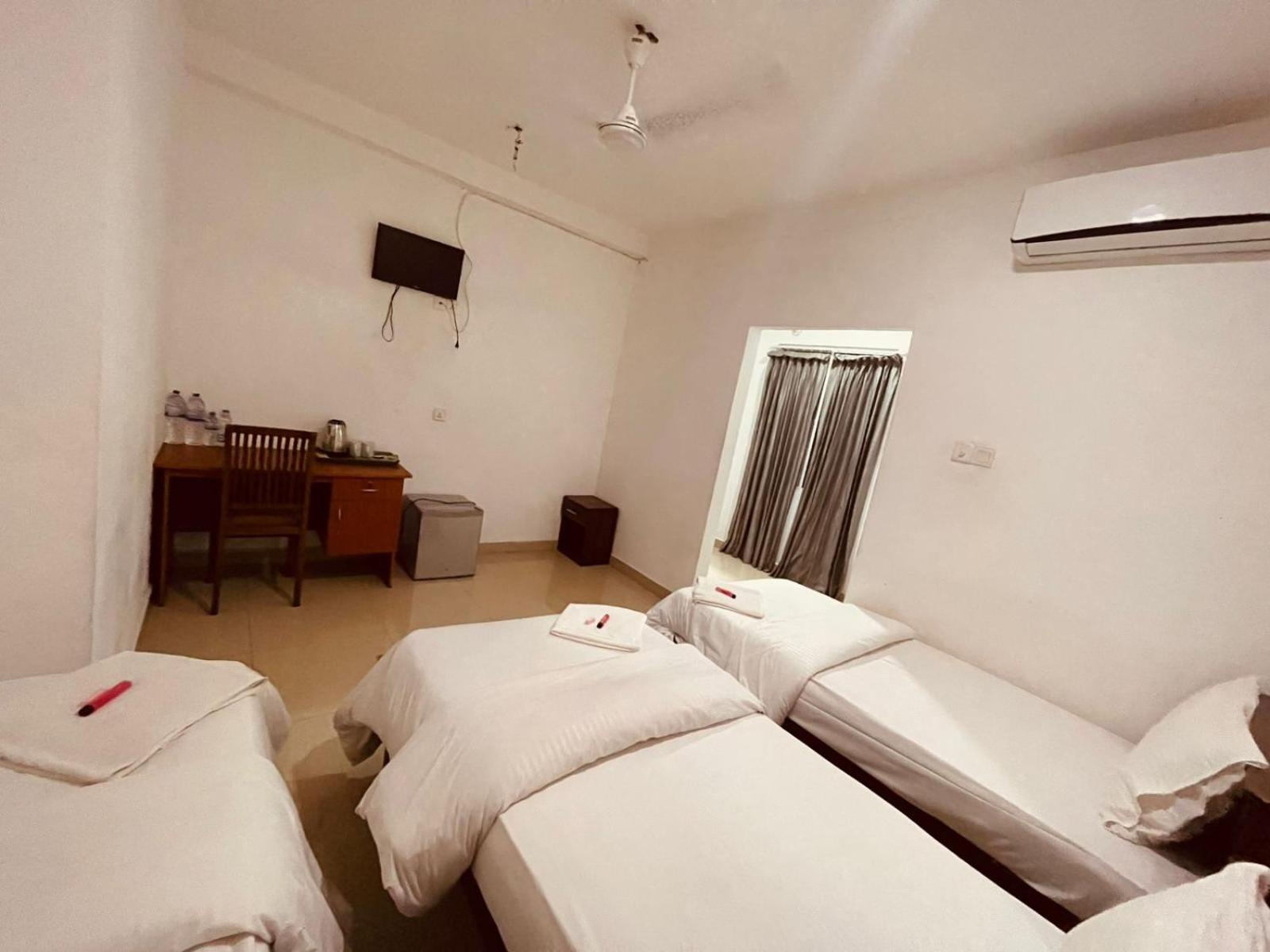 Katunayaka Airport Transit Kings Hotel מראה חיצוני תמונה